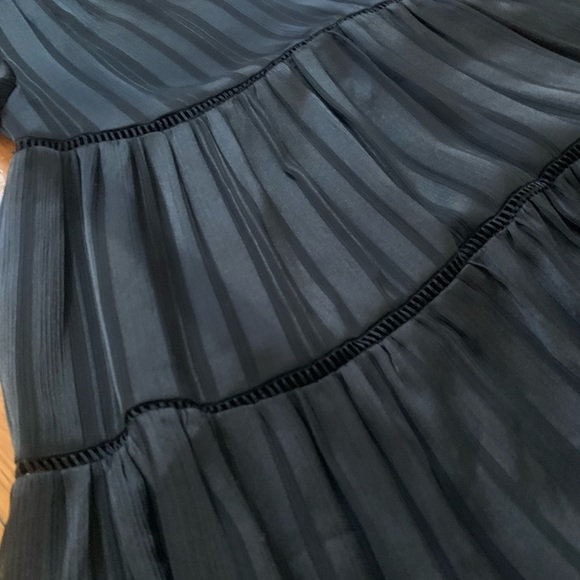 OU Pippa chiffon tiered dress in black - Picture 4 of 6